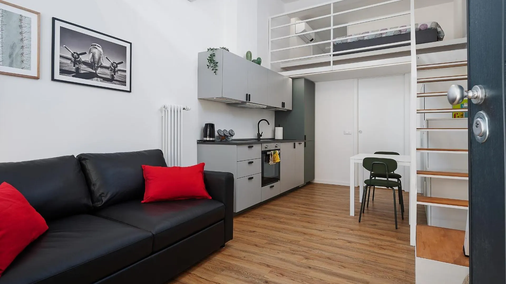 New - Loft 4 Pax - 50M From Metro - Private Entry Villa Milan